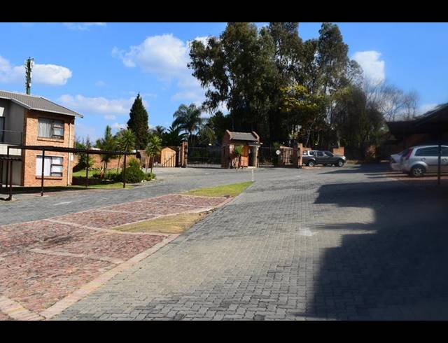 3 BEDROOM TOWNHOUSE FOR SALE IN BUCCLEUCH